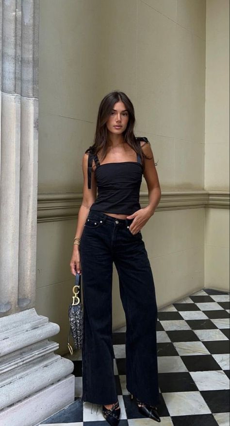 Jeans And A Crop Top Outfit, Brunette Style Outfits Summer, Black Mid Rise Jeans, Mid Rise Outfit, What To Pair With Black Jeans, Mid Rise Black Jeans, Dinner Tops Outfit, Black Jeans Dinner Outfit, Style Inspiration 2024