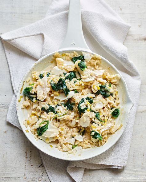 A quick and nutritious midweek recipe with the hearty flavours of smoked haddock, parmesan and leeks. Smoked Haddock Risotto, Smoked Haddock Recipes, Rice Casseroles, Risotto Cakes, Haddock Recipes, Friday Food, Smoked Haddock, Ceramic Baking Dish, Quick Bites