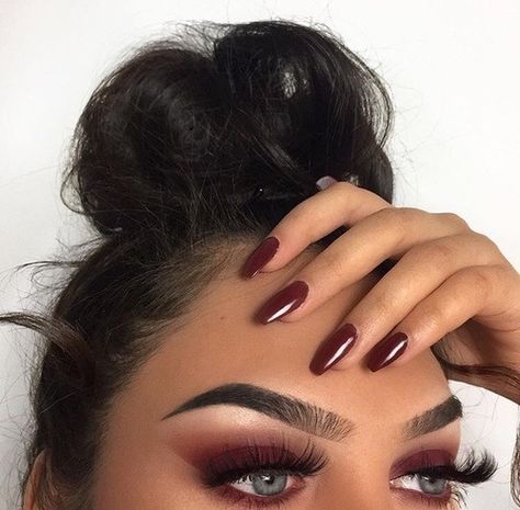 ♡makeup & beauty♡ Nails Ideas Burgundy, Maroon Makeup, Trendy Nails Ideas, Nails Burgundy, Glasses Makeup, Brows On Fleek, Makeup Obsession, Makeup For Beginners, Makeup Pictures