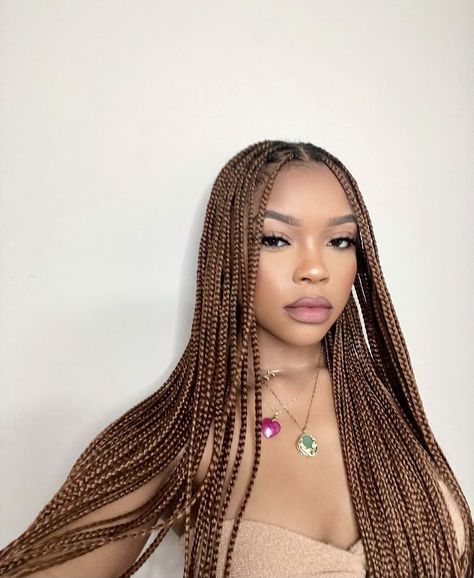 Bronze Box Braids, Brunette Box Braids, Braids For Brown Hair, Box Braids Honey Brown, Brown Braids On Black Women, Medium Knowles Braids, Caramel Box Braids, Caramel Braids Black Women, Brown Hair Box Braids