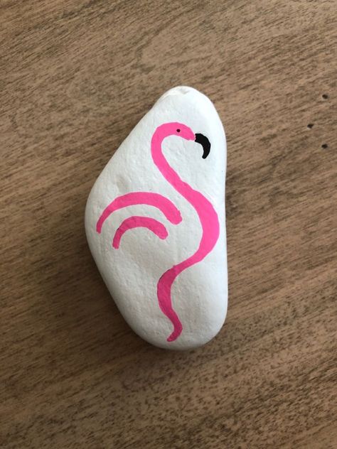 Easy Painting Rocks, Things To Paint On Rocks Aesthetic, Seashell Painting Ideas Easy, Rock Painting Ideas Aesthetic, Aesthetic Rock Painting Ideas, Summer Rock Painting Ideas, Cute Rock Painting Ideas, Painting Ideas 2023, Beautiful Acrylic Painting