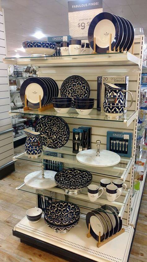 Crockery Shop Interior Design, Homeware Display, Crockery Display, Baby Store Display, Arabic Interior Design, Store Shelves Design, Housewares Store, Interior Design Layout, Store Design Boutique