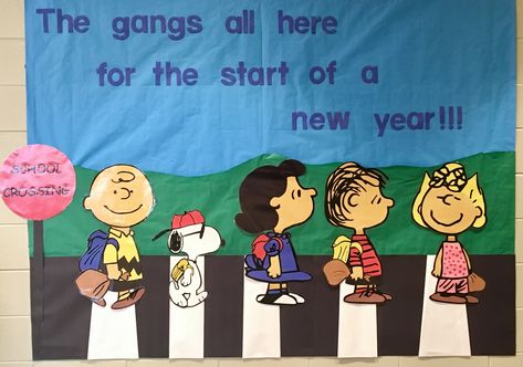 Snoopy School Classroom, Peanuts Bulletin Board Ideas, Snoopy Themed Classroom, First Day Of School Bulletin Board, Snoopy Bulletin Board Ideas, Resident Assistant Programs, Residence Life Bulletin Boards, Dorm Bulletin Boards, Snoopy Classroom