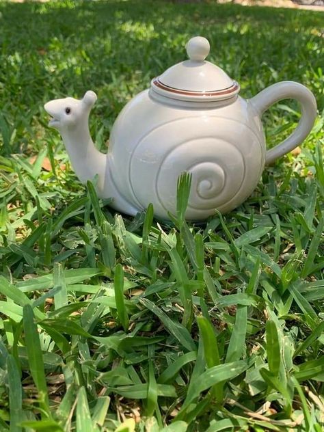 Cool Teapots Ceramics, Ceramic Teapot Set Ideas, Teapot Ceramics Ideas, Ceramic Tea Kettle, Creative Teapots Ceramics, Cute Ceramic Teapots, Cute Teapot Ceramic, Clay Teapots Ideas, Cute Teapots