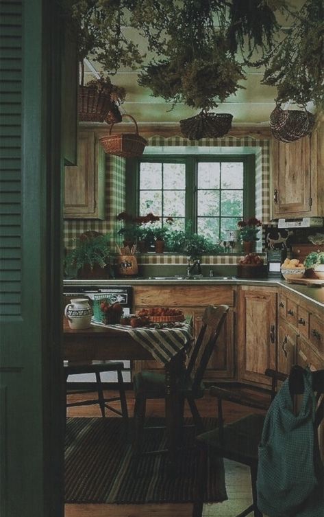 Rustic Farmhouse Style Kitchen, Farmhouse Kitchen Tables, French Country Kitchens, Farm House Colors, Rustic Farmhouse Kitchen, French Country Kitchen, Kitchen Decorating, Rustic Farmhouse Style, Farmhouse Style Kitchen