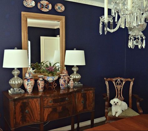 Dark Brown Bedrooms, Dining Room Navy, Brown Furniture Bedroom, Navy Walls, Mahogany Furniture, Blue Bedroom Decor, Beautiful Dining Rooms, Rustic Dining Room, Brown Bedroom