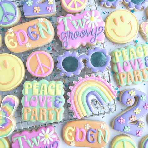 5s A Vibe Birthday, Five Is A Vibe Party Food, 8 Is A Vibe Birthday, Coachella Cookies, Two Groovy Cookies, 5 Is A Vibe Birthday Party, Five Is A Vibe Birthday Party, Hippie Cookies, 2 Groovy