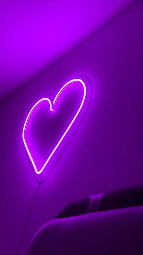 Purple aesthetic neon heart sign on a wall Neon Love Aesthetic, Purple Neon Quotes, Purple Aesthetic Neon Signs, Purple Aesthetic Neon, Widgets Dark, Purple Neon Sign, Neon Purple Aesthetic, Lovecore Webcore, Goth Bathroom