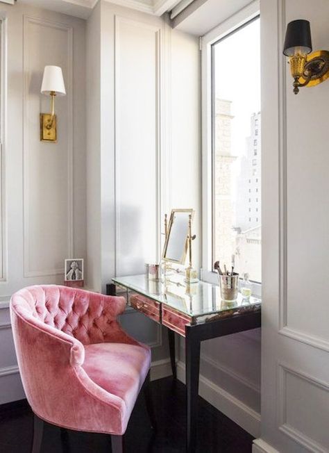 Upper East Side Apartment, Pink Chair, Design Del Prodotto, Natural Home Decor, Retro Home Decor, Retro Home, Home Decor Trends, Decor Rustic, Cheap Home Decor