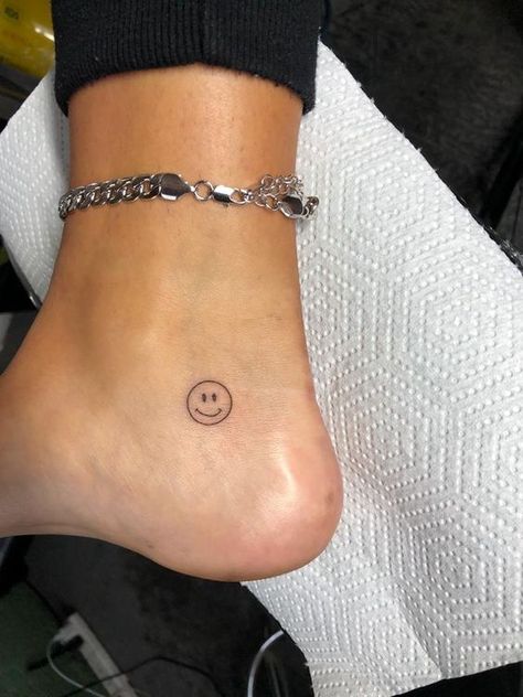 Smiley Face Tattoo, Cute Tiny Tattoos, Discreet Tattoos, Dainty Tattoos, Face Tattoo, Friend Tattoos, Dope Tattoos, Little Tattoos, Simplistic Tattoos