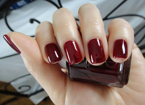 Lenallure: NOTD - Essie Bordeaux Fall Manicure Ideas, French Manicure Acrylic Nails, Pedicure Colors, Winter Manicure, Fall Manicure, Winter Red, Red Nail Polish, Jelly Nails, Easy Nails