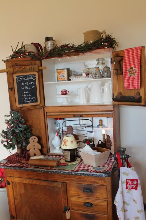 Awesome Hoosier cabinet How To Decorate A Hoosier Cabinet, Hossier Cabinet, Farmhouse Kitchen Vintage, Antique Hoosier Cabinet, Vintage White Christmas, Country Deco, Desk Antique, Vintage Kitchen Cabinets, Hoosier Cabinets