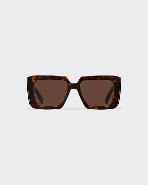 Re Edition Prada, Designer Shades, Sunglasses Women Designer, Prada Eyewear, Prada Logo, Luggage Bags Travel, Mens Travel Bag, Prada Sunglasses, Acetate Sunglasses