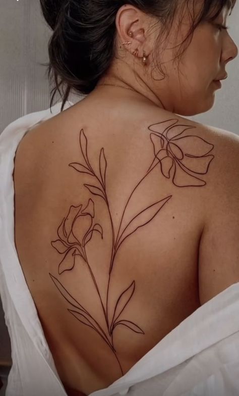 Plant Back Tattoos For Women, Flowers Across Back Tattoo, Big Simple Flower Tattoo, Single Line Back Tattoo, Minimalistic Back Tattoo Women, Off Center Back Tattoo, Large Flower Back Tattoo Women, Back Tattoo Leaves, Large Simple Tattoo