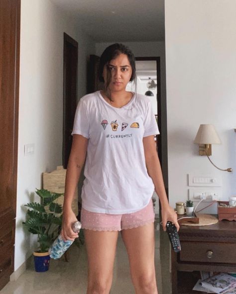 Prajakta Koli Outfits, Prajakta Koli, Korean Airport Fashion, Female Celebrity Fashion, Casual College Outfits, Instagram Ideas Photography, Cute Photography, Cute Preppy Outfits, Photography Poses Women