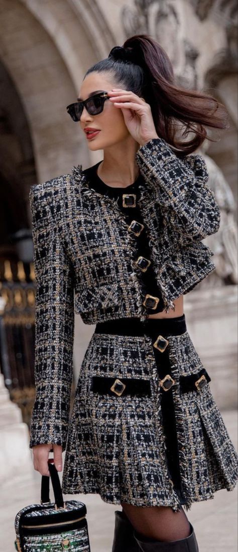 Coco Chanel Dresses, Tweed Skirt Outfit, Tweed Suit Women, Tweed Outfits, Tweed Fashion, Womens Business, Tweed Outfit, Coco Chanel Fashion, Chanel Coat