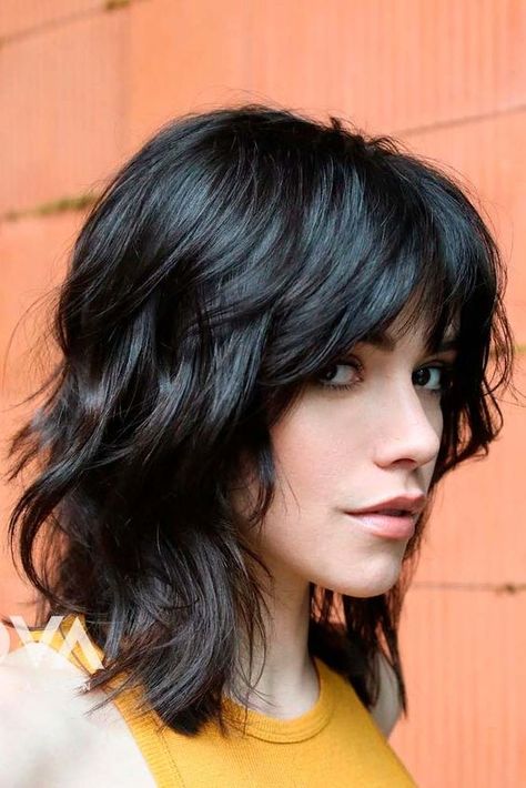 Shag, el corte de cabello que a todas nos queda bien Medium Shaggy Hairstyles, Medium Hair Styles For Women, Shaggy Haircuts, Medium Hair Cuts, Grunge Hair, Medium Length Hair Cuts, Layered Hair, Hairstyles With Bangs, Wavy Hair