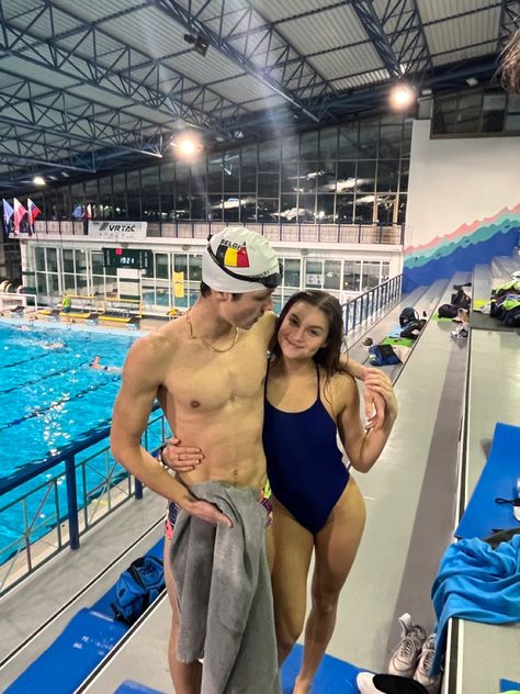 Swim Team Couples, Waterpolo Boyfriend, Swimmer Couple Goals, Swimmer Couple Aesthetic, Swim Couples Swimmers, Swimmer Boyfriend Aesthetic, Swimmer Girlfriend, High School Swim Team Aesthetic, Swimmer Couples