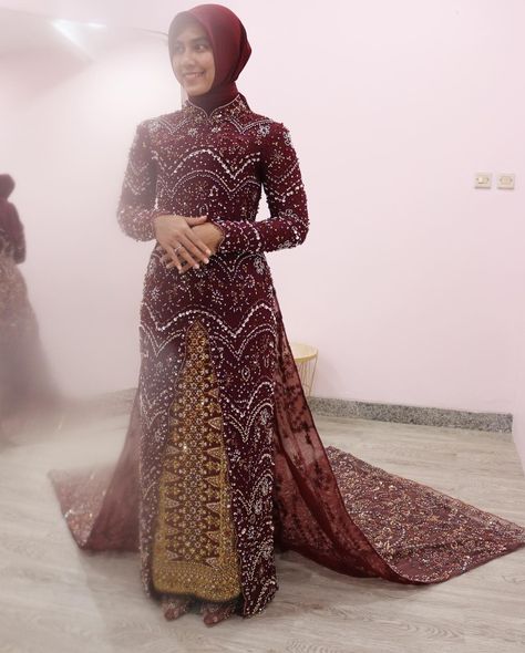 Muslim Hijab Styles, Payet Dada, Wedding Kebaya, Model Dress Kebaya, Kebaya Wedding, Kebaya Modern Dress, Nikah Dress, Modern Kebaya, Kebaya Dress