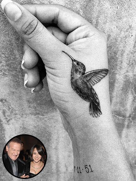 See Zelda Williams's New Tattoo to Honor Her 'Poppo' (PHOTO) http://www.people.com/article/robin-williams-daughter-zelda-tattoo Robin Bird Tattoos, Zelda Williams, Zelda Tattoo, Black Bird Tattoo, Tribute Tattoos, Hummingbird Tattoo, Memorial Tattoo, Bird Tattoo, Memorial Tattoos