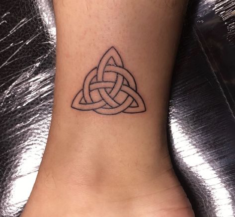 Triquetra Tattoo Women, Triquetra Tattoo, 2023 Tattoo, Tattoo Women, Celtic Tattoos, Tat Ideas, Gandalf, Fish Tattoos, Jesus Fish Tattoo