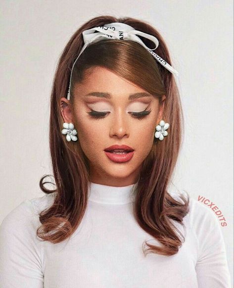 Ariana Grande Disco Hair, Ariana Grande Hair, Maquillage On Fleek, Barbie Hairstyle, 70s Makeup, 60s Hair, 70s Hair, Retro Hairstyles, Wedding Hair And Makeup