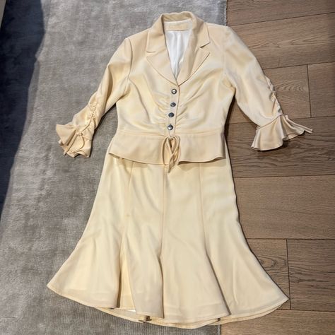 Valentino Women’s Cream Suit Ruffled Sleeve Cuffs And A-Line Skirts Overall Good Condition With A Couple Of Slight Stains Shown In Closeups (On Skirt And On Ruffled Cuff) As Well As A Tiny Hole In The Skirt As Shown In Photo. Size 8 Valentino Jacket, Cream Suit, Valentino Women, Sewing Design, Photo Size, Suit Jackets, A Line Skirts, Blazer Suit, Suits For Women