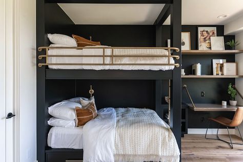 10 Clever Ideas for your Built-in Bunk Room Bunk Bed Rooms, Adult Bunk Beds, Bunk Beds Built In, Built In Bunks, Bunk Rooms, Cool Bunk Beds, Becki Owens, Bunk Bed Designs, Bunk Room