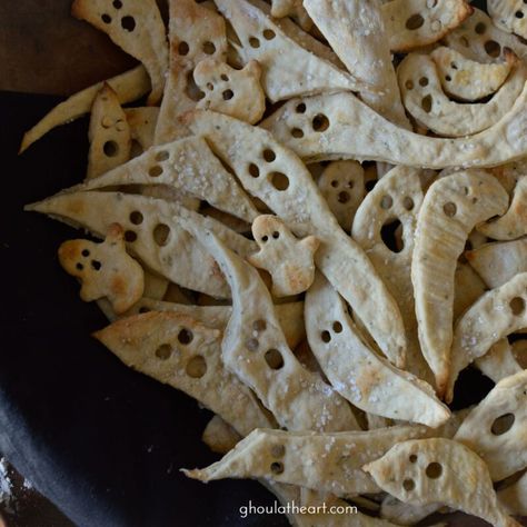 Spooky Dinner, Spooky Food, Halloween Food Ideas, Ghost Cookies, Halloween Foods, Food For Party, Halloween Appetizers, Halloween Party Food, Halloween Baking