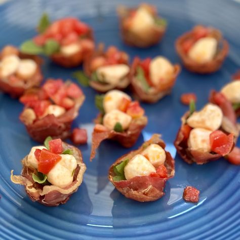 Caprese Prosciutto Cups - Blythes Blog Prosciutto Cups, Roasted Lamb Chops, Prosciutto Appetizer, Sriracha Shrimp, Mini Mozzarella Balls, Appetizer Cups, Mushroom Casserole, Elegant Appetizers, Potato Leek Soup