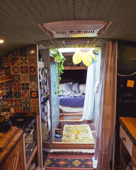 Skoolie Living, Short School Bus, School Bus Camper, School Bus House, Rv Interior Remodel, Converted Bus, Bus Living, Short Bus, School Bus Conversion