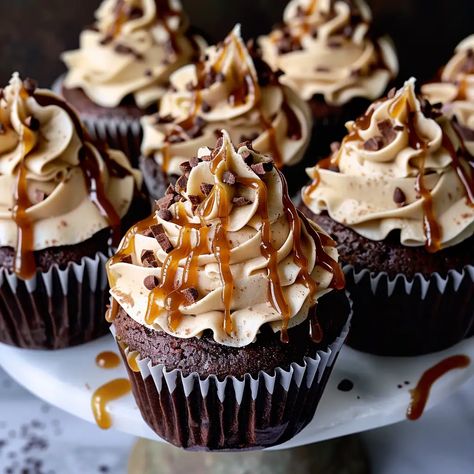 Chocolate Espresso Cupcakes with Salted Caramel Buttercream Chocolate Caramel Cupcakes, Espresso Cupcakes, Salted Caramel Cupcakes, Chocolate Cupcakes Moist, Caramel Cupcakes, Caramel Buttercream, Impressive Desserts, Homemade Caramel Sauce, Cupcakes Decorados