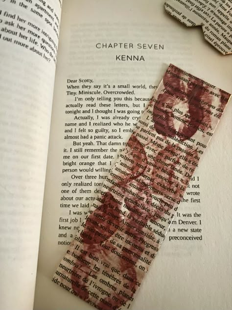 Monica Murphy, Homemade Bookmarks, Handmade Bookmarks Diy, Creative Bookmarks, Bookmark Craft, Red Chanel, Lipstick Art, Diy Bookmarks, Book Markers