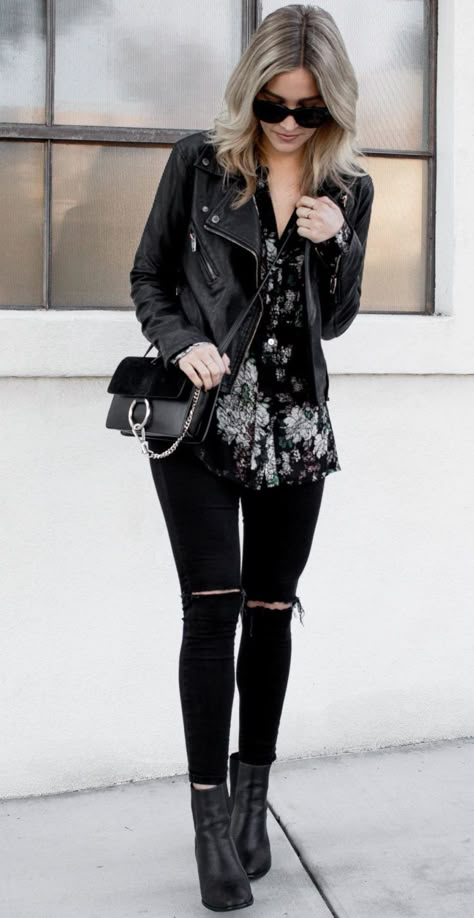 Biker Boho Style, Causal Rocker Outfit, Black Romantic Outfit, Romantic Rock Style, Edgy Mom Aesthetic, Classic Edgy Style Aesthetic, Elegant Punk Outfits, Rocker Concert Outfit, Edgy Girly Aesthetic