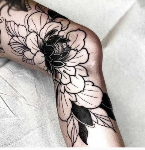 Tattoo Knee, Flower Leg Tattoos, Tattoo Floral, Elbow Tattoos, Leg Tattoos Women, Knee Tattoo, Leg Sleeve, Leg Tattoo, Black Ink Tattoos