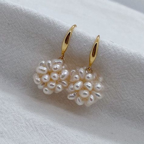 Make a statement with our handmade freshwater pearl cluster hook earrings. These earrings feature a beautiful cluster of genuine freshwater pearls in various shapes and sizes, delicately suspended from a gold vermeil earring hook. Perfect for adding a touch of glamour and sophistication to your look. D E T A I L S *  Gold Vermeil. *  Pearl is genuine freshwater pearl. *  Pearl Cluster Drop measures 14-16 mm. *  Tarnish-free and safe for sensitive skin. *  Sold as a pair. C R A F T I N G  *  S H I P P I N G *  We handcraft each piece to order, so please allow 3-5 business days for processing before shipment. *  Orders typically ship via USPS First Class Mail and arrive within 2-5 business days within the US.  R E T U R N  *  E X C H A N G E *  We want you to be completely satisfied with you Pearl Ball Earrings, Wedding Jewelery, Pearl Cluster Earrings, Pearl Accessories, Freshwater Pearl Jewelry, Prom Jewelry, Pearl Cluster, Hanging Earrings, Classy Jewelry