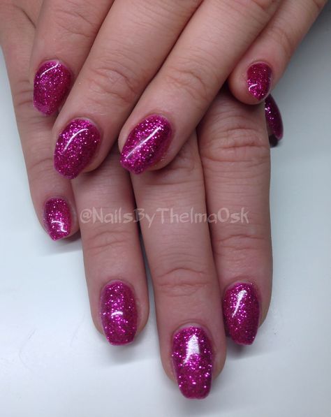 Extreme dark pink glitter gel nails / @NailsByThelmaOsk Deep Pink Nails With Glitter Accent, Magenta Glitter Nails, Dark Pink Sparkle Nails, Dark Pink Nails With Glitter, Dark Pink Nails Ideas, Dark Pink Glitter Nails, Pink Glitter Acrylic Nails, Nails Dark Pink, Fall Nails Dark