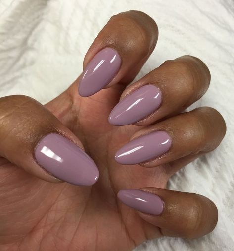 Black Skin Nail Color, Winter Nail Colors For Dark Skin, Nail Art On Dark Skin, Dark Lilac Nails, Nail Art For Black Skin, Black Skin Nails, Fall Nail Colors Black Women, Fall Nail Colors For Brown Skin, Nail Colors For Black Women