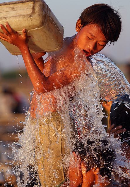 Ayeyarwady River, Splish Splash, We Are The World, Mandalay, Take A Shower, People Of The World, 인물 사진, Shutter Speed, People Around The World