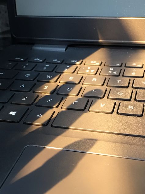 golden hour casted shadow of fingers over keyboard. Pc Keyboard Aesthetic, Keyboard Laptop Aesthetic, Laptop Keyboard Aesthetic, Hands Shadow, Keyboard Photography, Keyboard Aesthetic, Hand Shadows, Capstone Project, Aesthetic Light