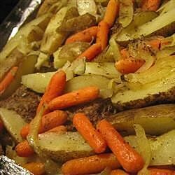 Hobo Dinner Recipes, Hobo Dinner, Hobo Dinners, Foil Pack Dinners, Foil Pack Meals, Foil Dinners, Oxtail Recipes, Foil Packet Meals, Sheet Pan Dinners