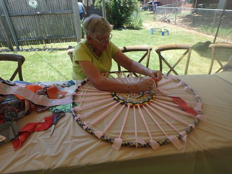 Hula Hoop Rug — Happy Squirrel Quilts Hula Hoop Weaving, Geriatric Activities, Hoop Weaving, Hula Hoop Rug, Circle Weaving, Happy Squirrel, Hoop Projects, Craft Day, Family Crafts