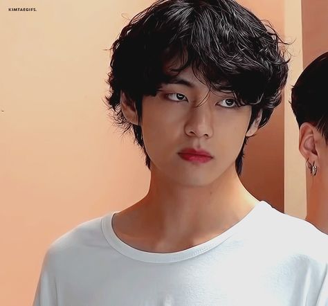 Taehyung Angry Gif, Taehyung Angry, Tae Dark, Gif Taehyung, Bts Halloween, Boys Korean, Taehyung Gif, Angry Face, Bts Gif