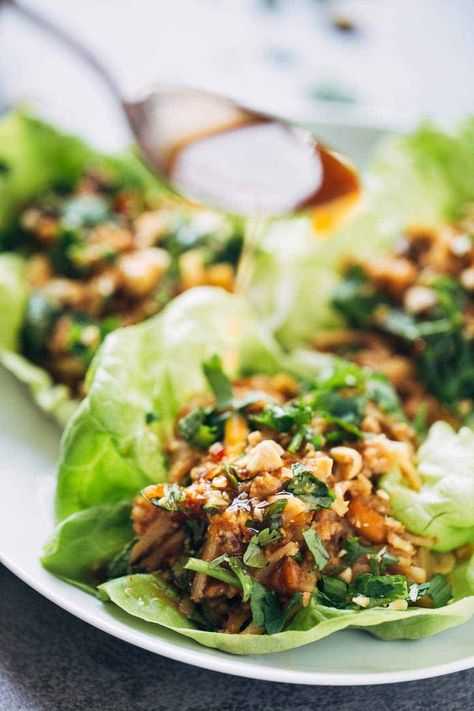 It's Peanut Chicken Lettuce Wraps Day! Which is obviously my best kind of day. Even if it is a Monday which, in my previous life as a teacher, would Peanut Chicken Lettuce Wraps, Salat Wraps, Garlic Sauce Recipe, Pinch Of Yum, Peanut Chicken, Lettuce Wrap, Ginger Sauce, Chicken Lettuce Wraps, Peanut Sauce