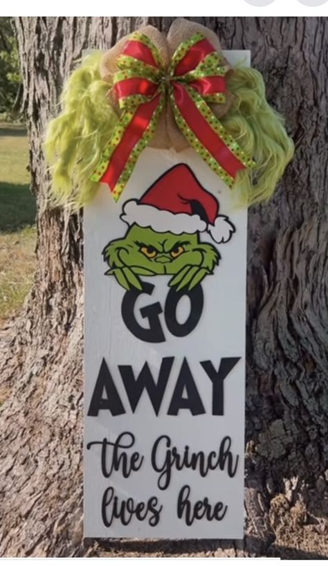 Grinch Pallet Ideas, Grinch Signs Diy, Grinch Signs Wooden Diy, Signs Wooden Diy, Grinch Crafts Diy, Grinch Signs, Grinch Sign, Diy Grinch, Cricut Wood