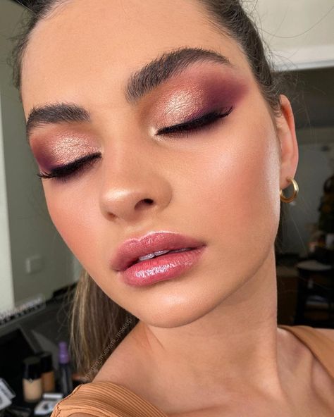 Glam Smokey Eye Makeup Hooded Eyes, Pink And Gold Smokey Eye, Makeup Ideas Pink Eyeshadow, Smoky Pink Eye Makeup, Dusty Pink Makeup Look, Pink Glam Makeup Looks, Pink Girly Makeup, Pink Gold Makeup, Pink Smoky Eye