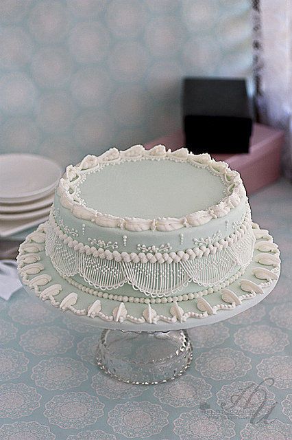 Royal Icing Cake, Royal Icing Piping, Royal Icing Cakes, Bolo Vintage, Royal Cakes, Single Layer Cakes, Cake Piping, Cupcakes Decorados, Floral Wedding Cakes