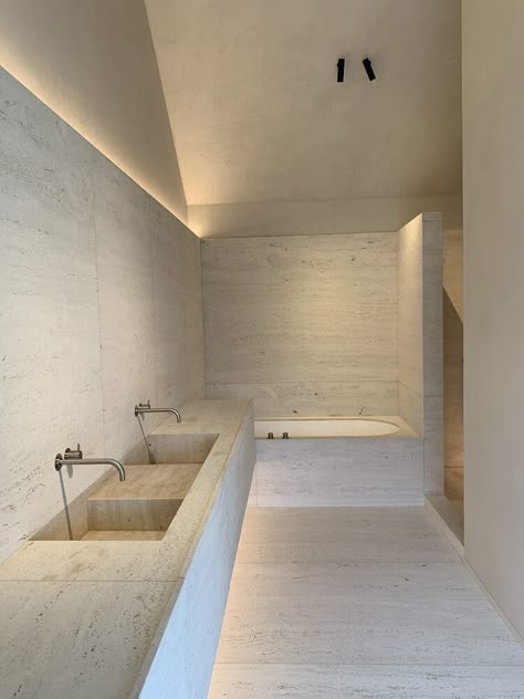 Design Portfolio Layout, Travertine Bathroom, Interior Minimalista, Decor Minimalist, House Bathroom, Cheap Decor, Minimalist Interior, Cheap Home Decor, Bathroom Inspiration