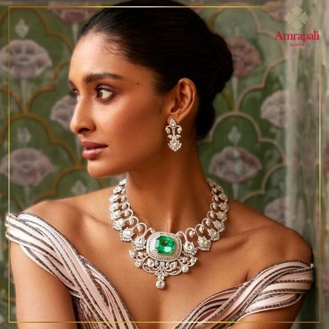 Celebrity House, Jewellery Sketch, Amrapali Jewellery, Amrapali Jewels, Modern Diamond Jewelry, Diamond Earrings Indian, Emerald Jewellery, Beautiful Jewelry Diamonds, Royal Indian