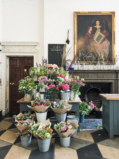 The World's Most Instagrammable Shops - Fathom French Florist Shop, Floral Shop Interior, French Flower Shop, Flower Shop Interiors, Produce Displays, Flower Shop Design, Flower Displays, Vendor Displays, Family Flowers